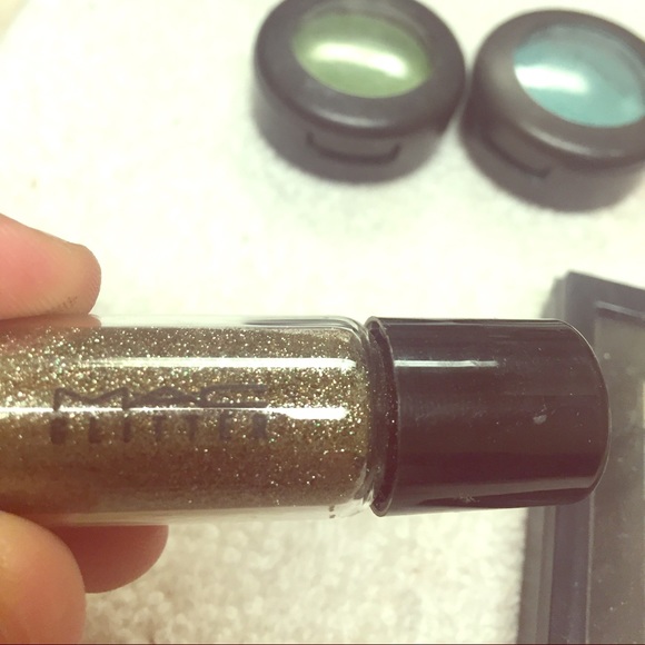 MAC glitter color: reflects antique gold