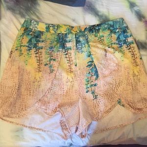 Bebe floral high waisted dolphin shorts size 12