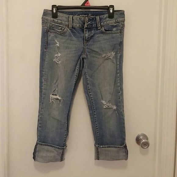 American Eagle Light Wash Destroyed Capris