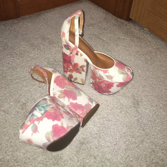 Jeffrey Campbell Wedges 🌸