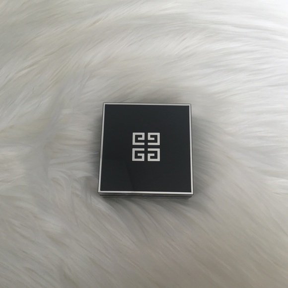 GIVENCHY TRANSLUCENT POWDER