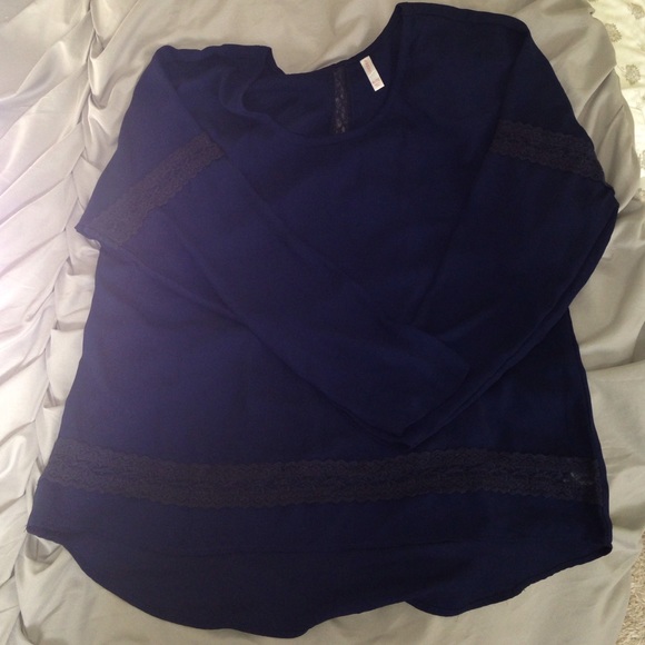 Exhilaration high low long sleeve shirt