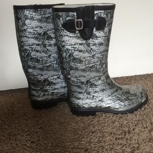 Grey/black rain boots