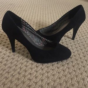 **EXCELLENT CONDITION** Like NEW Black Pumps! 8.5W