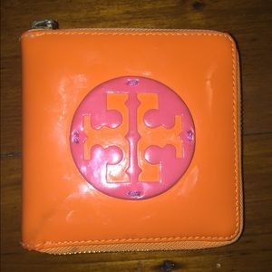Great Authentic Tory Burch wallet.