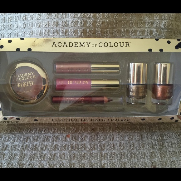 Makeup - Picture 2 of 3