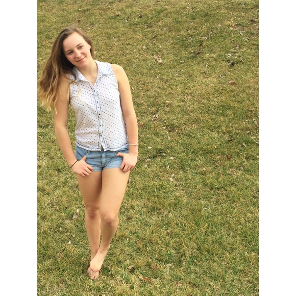 Sleeveless Aeropostale polka dot shirt