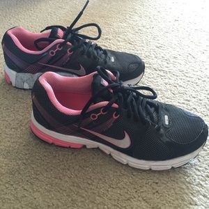 Nike shoes Black and Pink