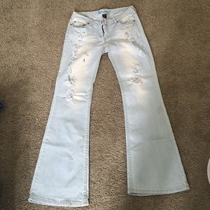 Ariya Destroyed Jeans