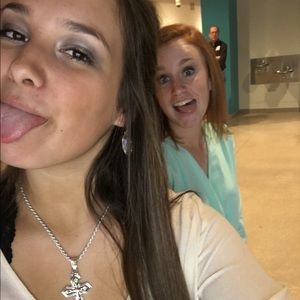 Meet your Posher, Alyssa