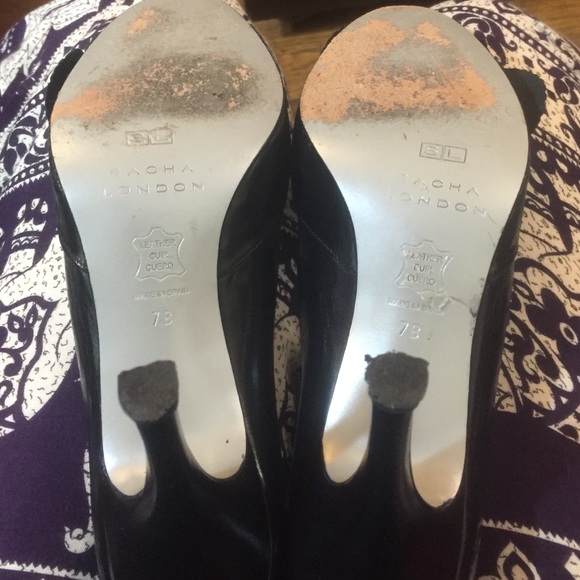 4in heels with flower in the front - Picture 3 of 4