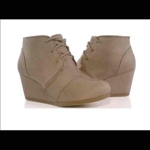Marco Republic taupe wedges / booties