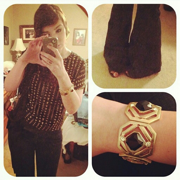 ARROWHEAD TOP - Picture 2 of 2