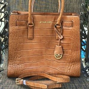 Trade for @Verniece1 MK Large Dillon Leather Tote