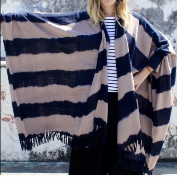 ‼️LAST ONE‼️Kimono Wrap - Picture 3 of 4