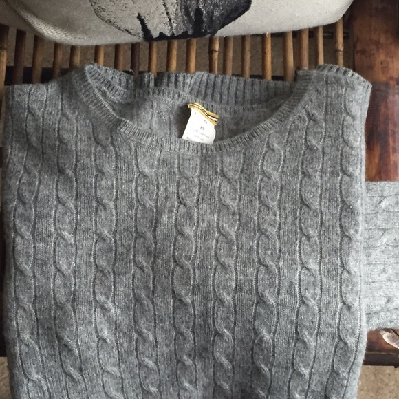 Jcrew cashmere cable knit sweater, size xs