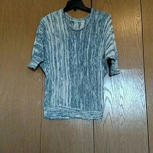 Maurices Size Medium lighy weight sweater