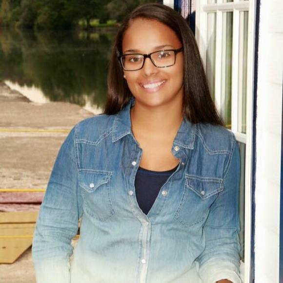 Meet your Posher, Dayanira