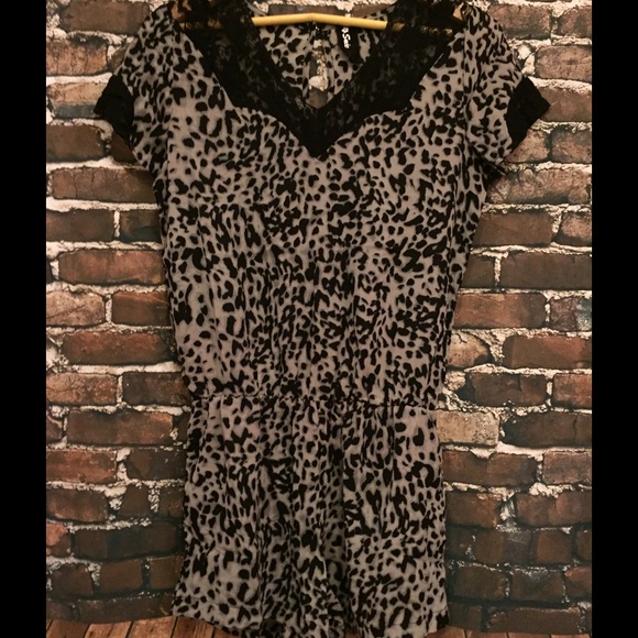 FINAL SALE❣Leopard and Lace Romper - Picture 2 of 3