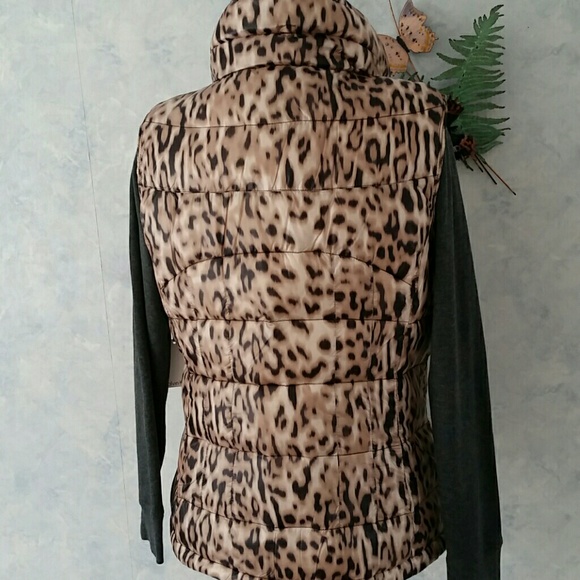 PRICE DROP! NWT Calvin Klein Vest - Picture 2 of 4