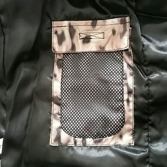 PRICE DROP! NWT Calvin Klein Vest - Picture 4 of 4
