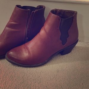Brown leather ankle booties size 8 1/2