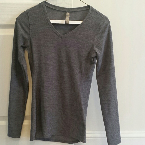 Under Armour fitted long sleeved layering shirt - Picture 1 of 1