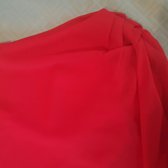 Red one should dress - Picture 2 of 4