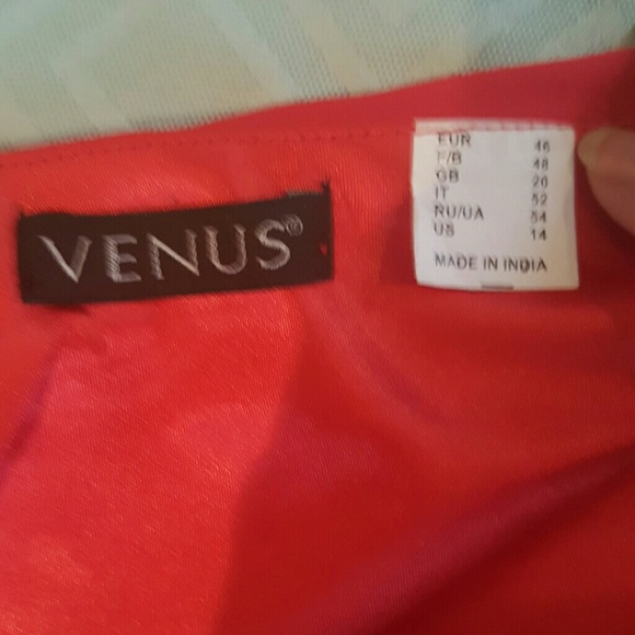 Red one should dress - Picture 3 of 4