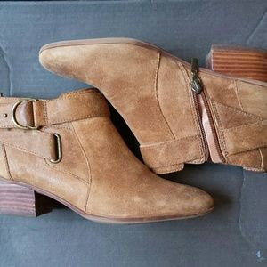 Adorable tan suede booties