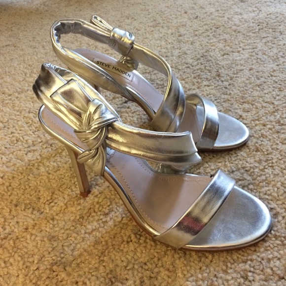 Steve Madden silver heels size 8