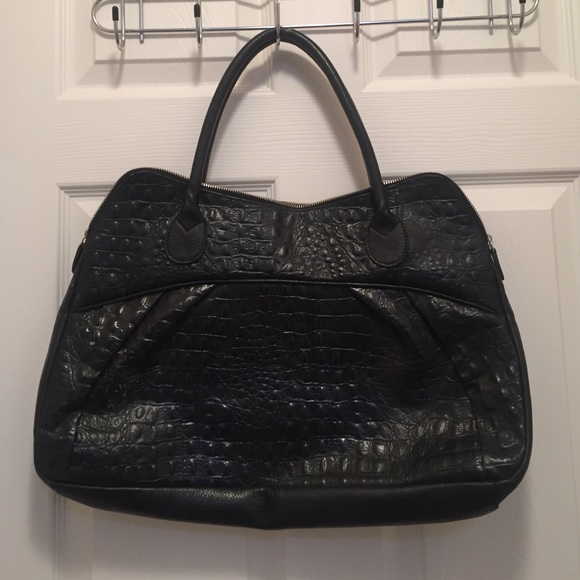Beautiful, like-new GENUINE LEATHER black satchel