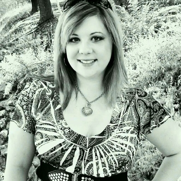 Meet your Posher, Mandy - Picture 5 of 8