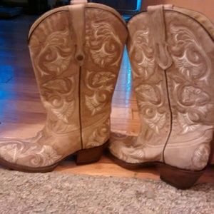 SOLD TO Lauren Corral cowgirl boots worn once