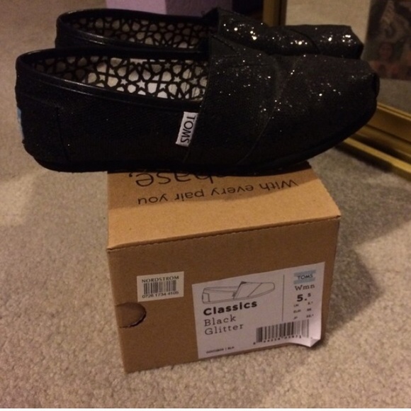 Glitter toms