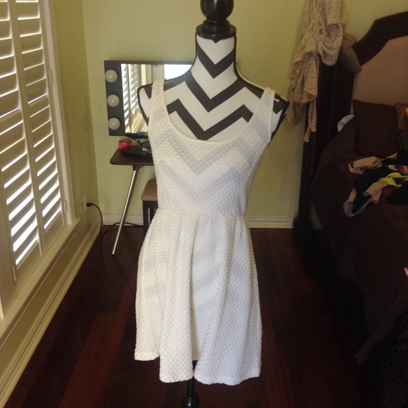 Beautiful short white dress.