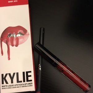 Sold❣ylie lip kit Mary jo K