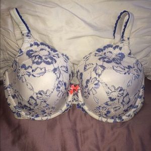 ❤BlUE FLORAL BRA Victoria's Secret Body By VS Bra!