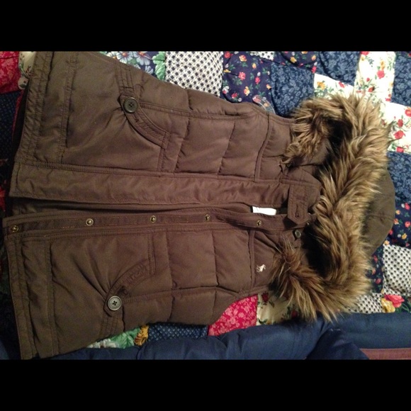 Abercrombie puffer vest w/ fur lined hood