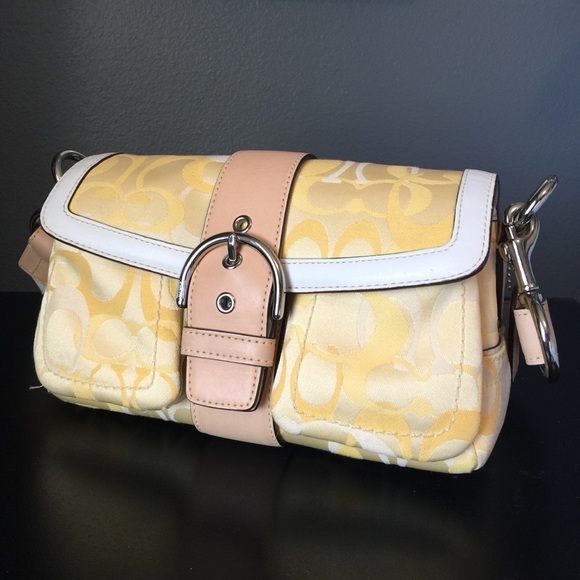 💛PRICE DROP💛 Yellow Classic Coach Purse