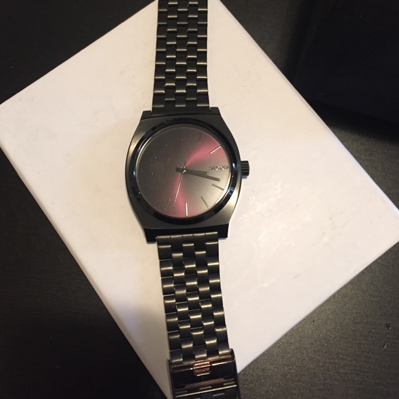 Nixon Watch - Picture 2 of 3