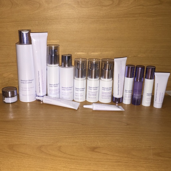 **SOLD**Meaningful Beauty By Cindy Crawford Lot - Picture 1 of 4