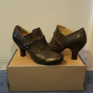 Charcoal women's Bass ankle booties