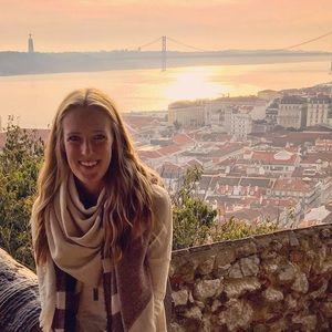 Meet your Posher, Julia