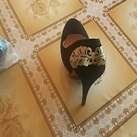 Black Heels - Picture 2 of 3