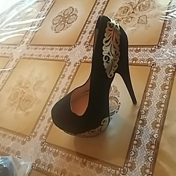 Black Heels - Picture 3 of 3