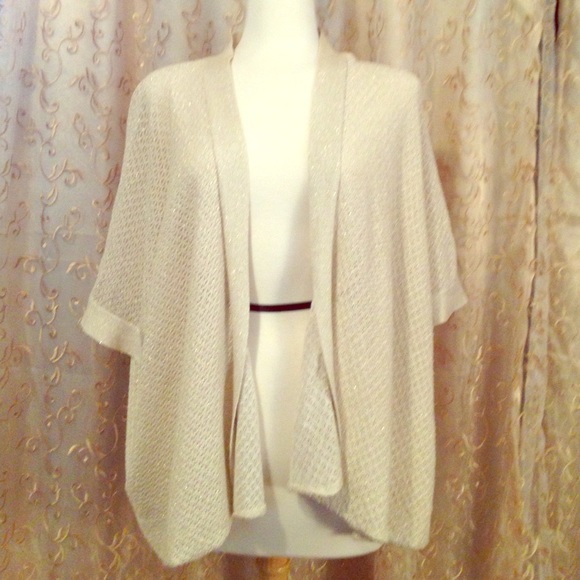 Short sleeve beige sweater