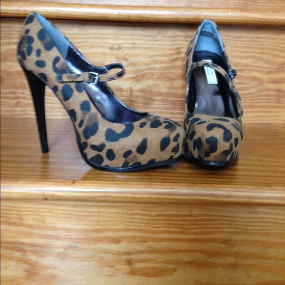 Simply Vera, Vera Wang heels