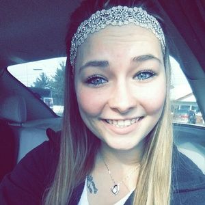 Meet your Posher, Alicia