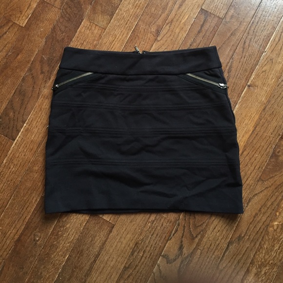 ⭐️MOVING SALE! ⭐️Black bcbgeneration skirt